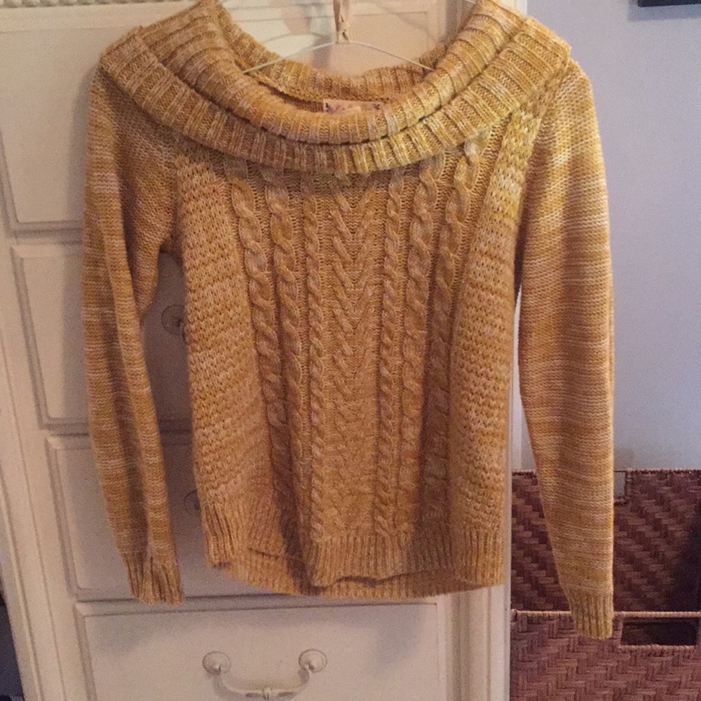 SO CUTE YELLOW SWEATER